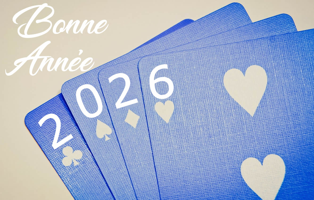 image avec des cartes à jouer pour le poker, pique, clubs, argent avec texte 2026